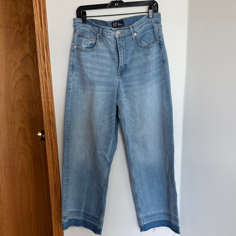 GAP Women's Straight Leg Jeans - Light Wash Blue